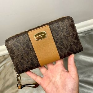 Michael Kors Wristlet *Perfect Condition!*